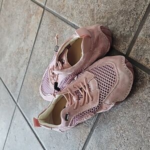 DBECK sneakers size 39 NWOT